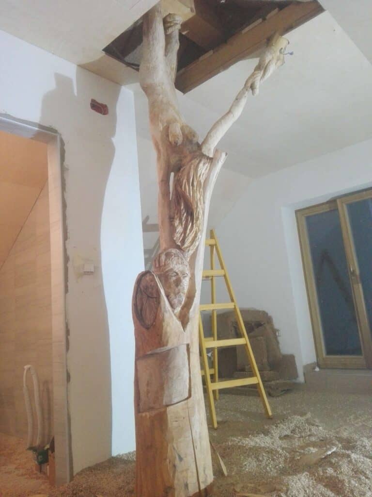 Lesene skulpture, akt v izdelavi