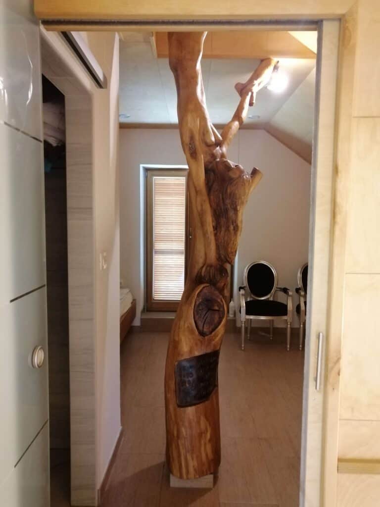 Lesene skulpture, ženski akt